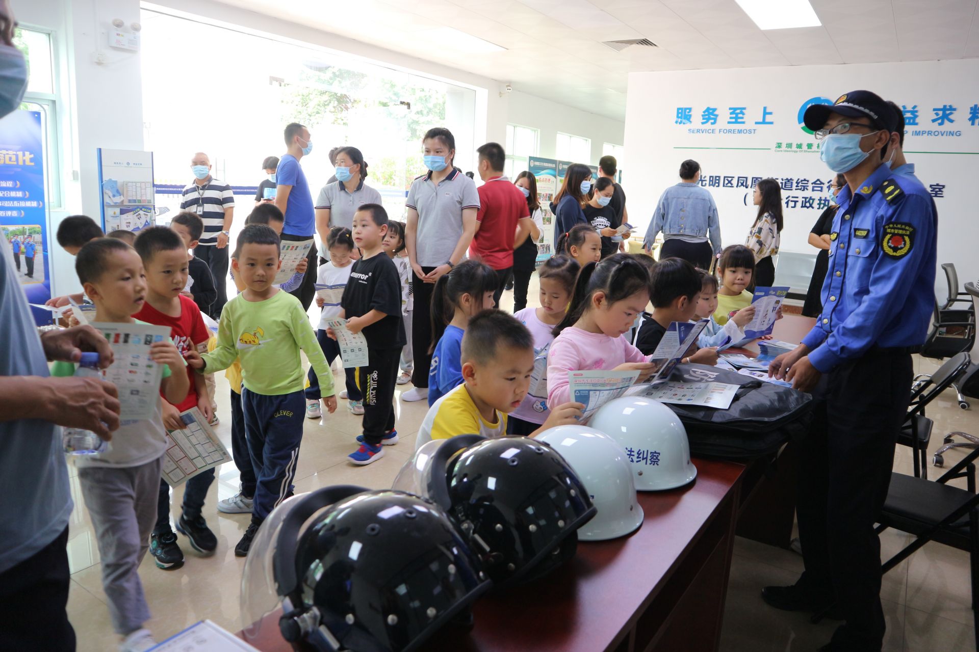 文明城市管理，从娃娃抓起——凤凰街道开展“综合行政执法开放日”活动