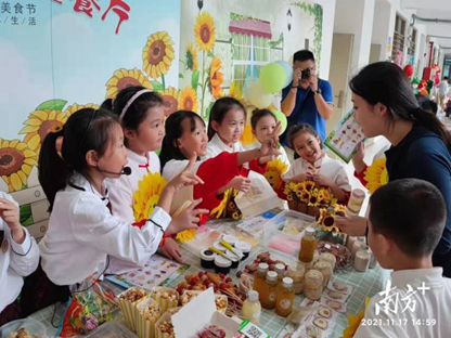 采购食材、下厨、传菜…...红岭小学将劳动教育融入校园美食文化节