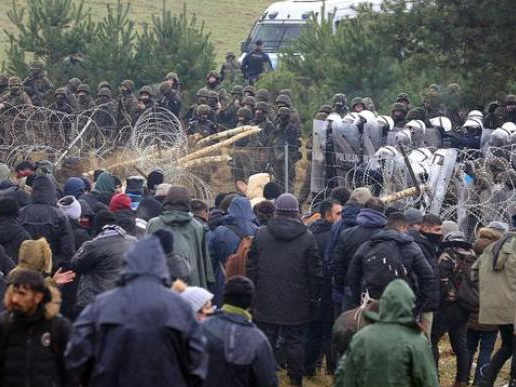 波兰在波白边境发现新难民营，白俄罗斯转移安置缓解与欧盟危机