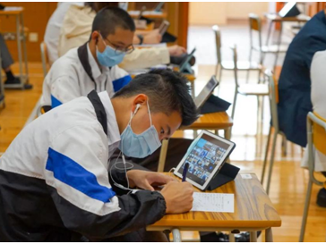 一衣带水，深港连心！这两所深港姊妹学校同上爱国主义公开课