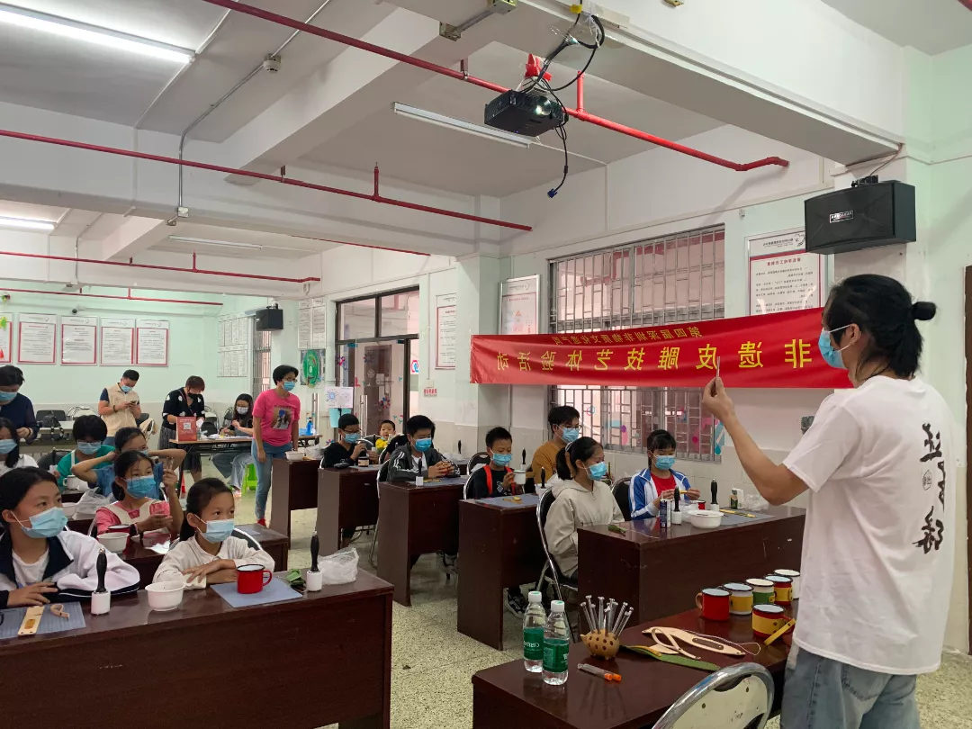 零距离体验非遗文化 龙岗平湖举行非遗皮雕技艺体验系列活动