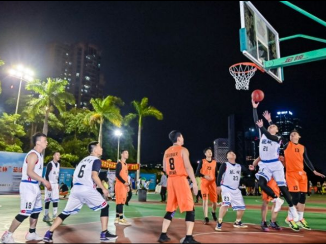 62支球队展开角逐，宝安区第六届“工会杯”篮球赛拉开战幕