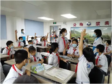 提升识毒防毒能力 公明组织小学师生参观禁毒教育基地 