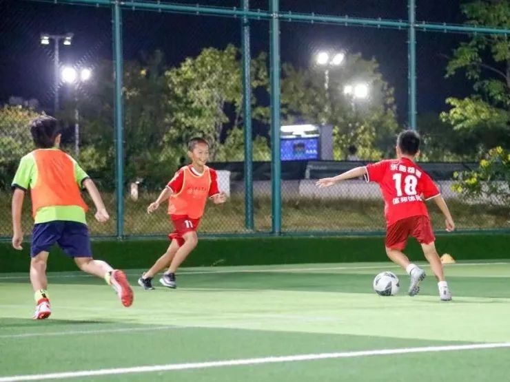 深圳成立足球发展领导小组，市长覃伟中任组长