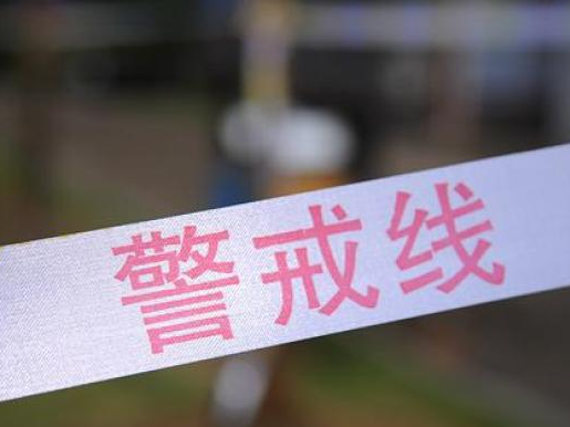 广西柳州一辆轿车沿非机动车道行驶碰撞多辆电动车，7人受伤