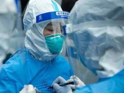 专访钟南山团队：人类如何应对新冠病毒变异？
