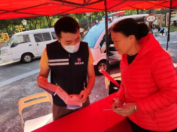 邪教毒害患无穷 科学新风益一生  反邪教宣传走进光明社区明安花园