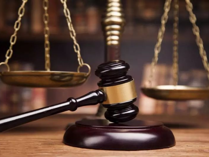 扔出一支酒瓶换来七个月徒刑 深圳龙华法院宣判区内首例高空抛物刑事案