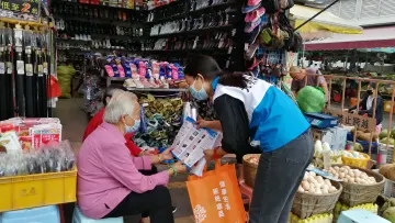 凤凰街道禁毒宣传走进农贸市场