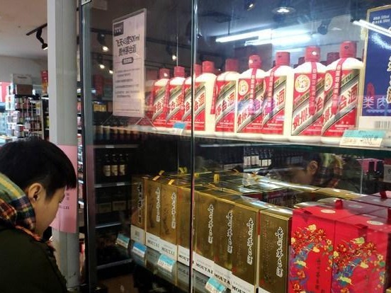 7天降了300多元，飞天茅台要走下“神坛”？