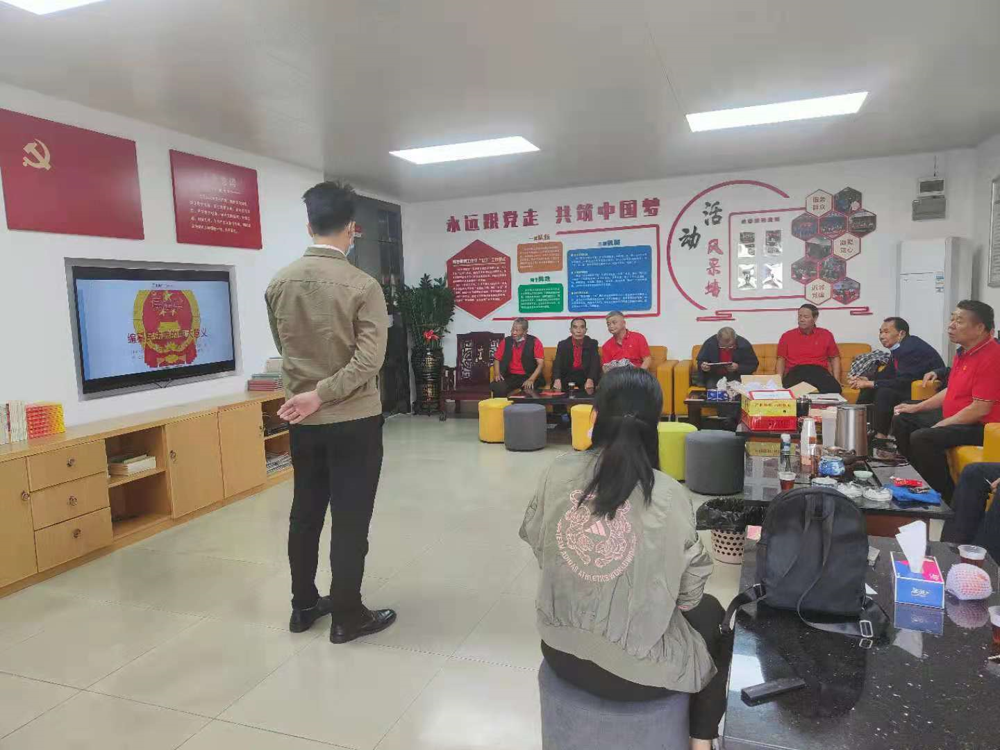 楼村社区长青老年大学组织社区老年人学习民法典              