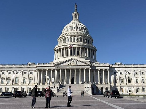 美国众议院通过1.75万亿美元社会支出法案