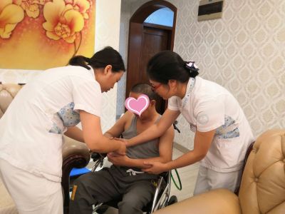 广东等15个省份开展老年医疗护理服务试点