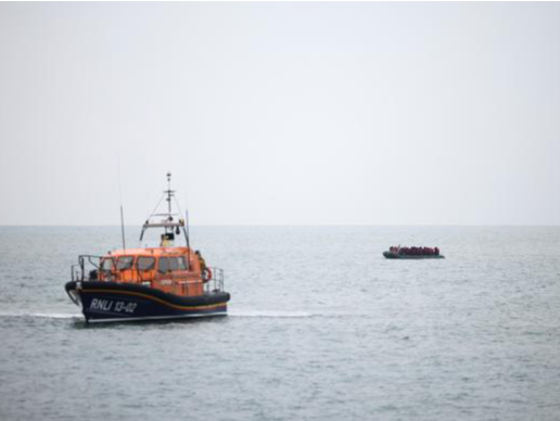 移民偷渡英吉利海峡27人溺亡，致命惨案为何常年上演？