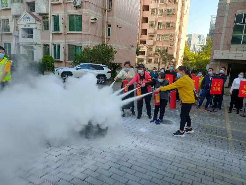 龙城组织民政服务机构 开展消防培训和应急演练  