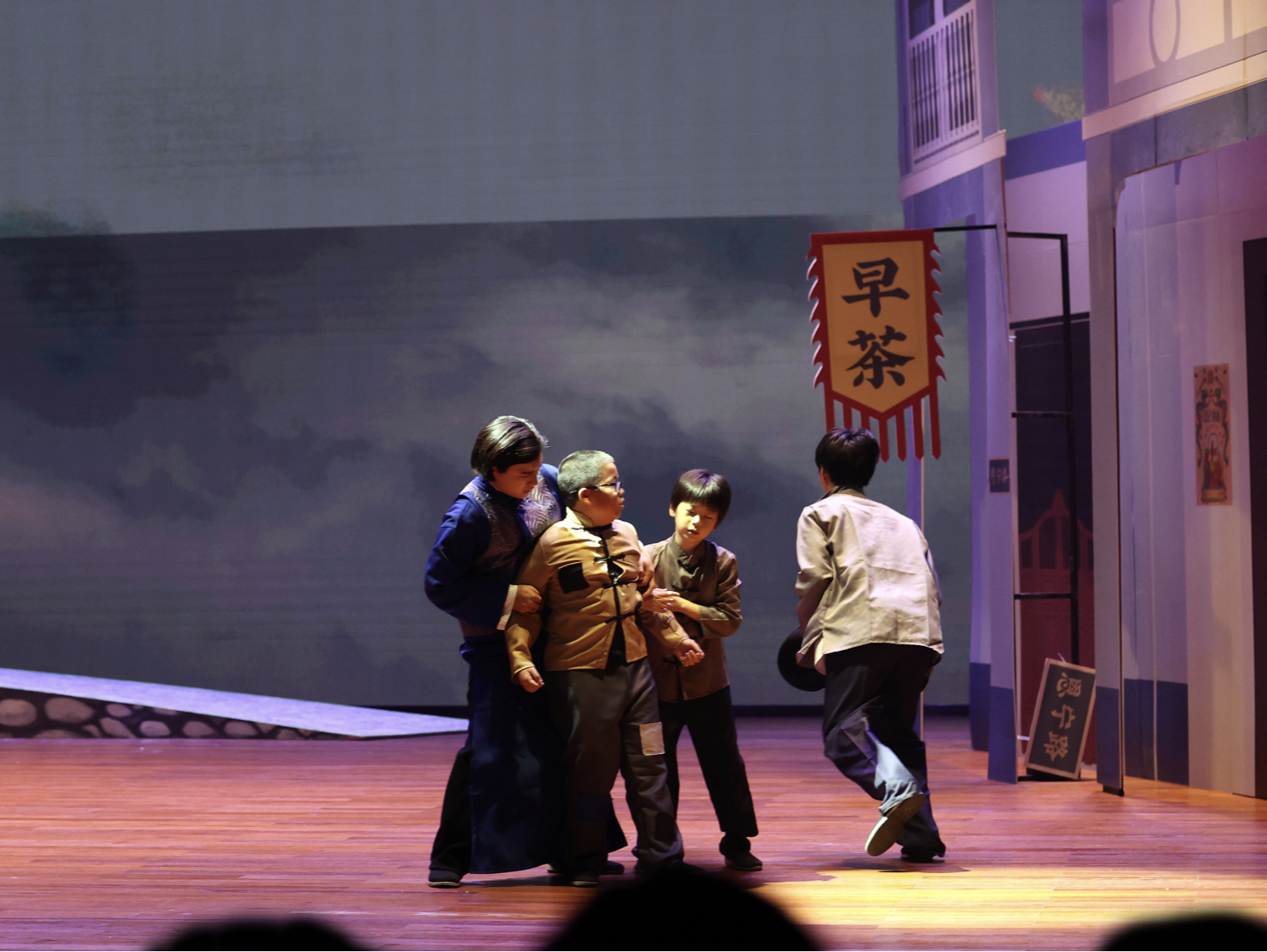 ​宝安青少年宫戏剧团成立，童剧《恩宁路上的小哨兵》精彩上演