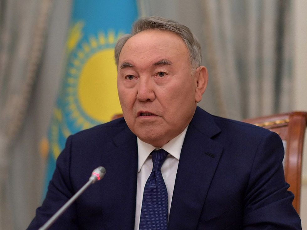 哈萨克斯坦首任总统纳扎尔巴耶夫决定移交党主席职位