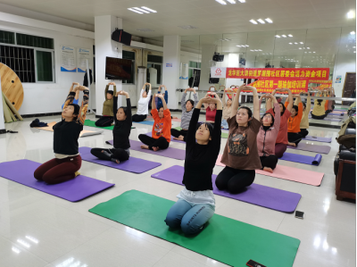 罗屋围社区开设瑜伽培训课，缓解女性工作生活压力