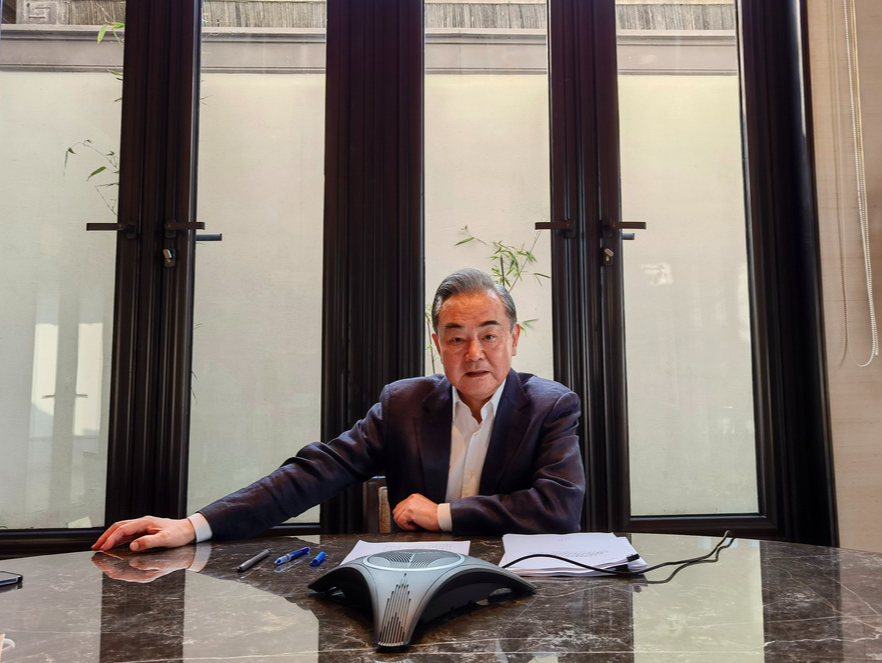 王毅同瑞士联邦副主席卡西斯会谈：尽快启动自贸协定升级谈判