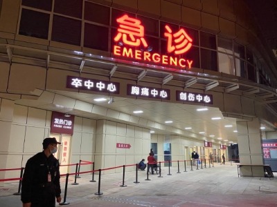 张文宏谈上海多家医院关门急诊：排查次密接，并非疫情不可控
