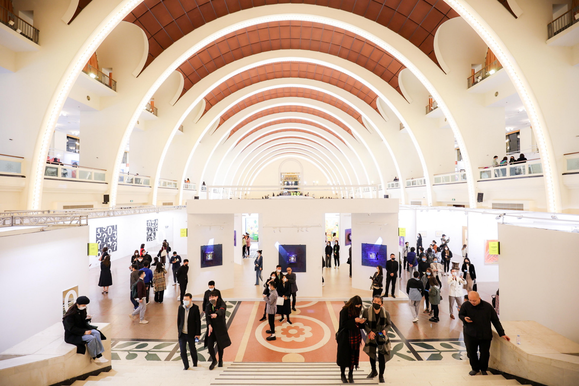 第九届ART021上海廿一当代艺术博览会开幕，134家顶尖画廊集结上海展览中心