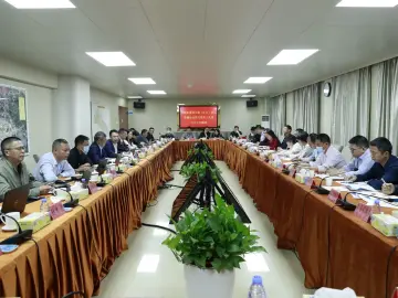凤凰街道党工委（扩大）会议传达学习党的十九届六中全会精神