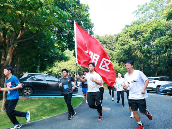 全民健身掀起热潮 光明微跑活动开跑