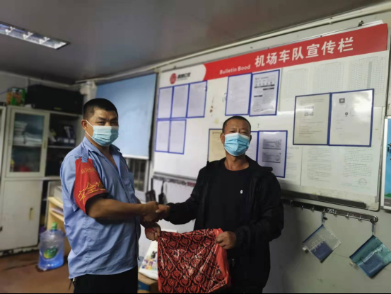 公交驾驶员拾金不昧 十米车厢展现深圳温暖善意