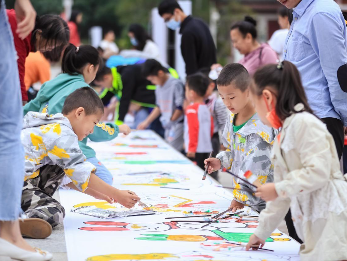 百米长卷绘石岩，我为文明添色彩！宝安石岩这场活动展现石岩美