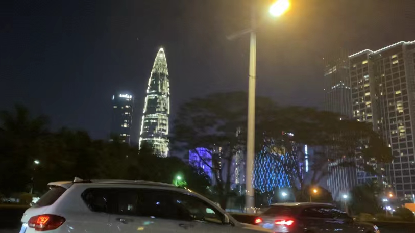 墨香洒满鹏城 深圳地标建筑为深圳读书月亮灯！