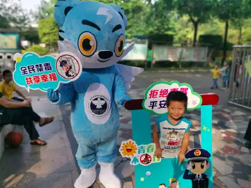 马田街道组织禁毒大使“粤虎”进公园开展主题宣传