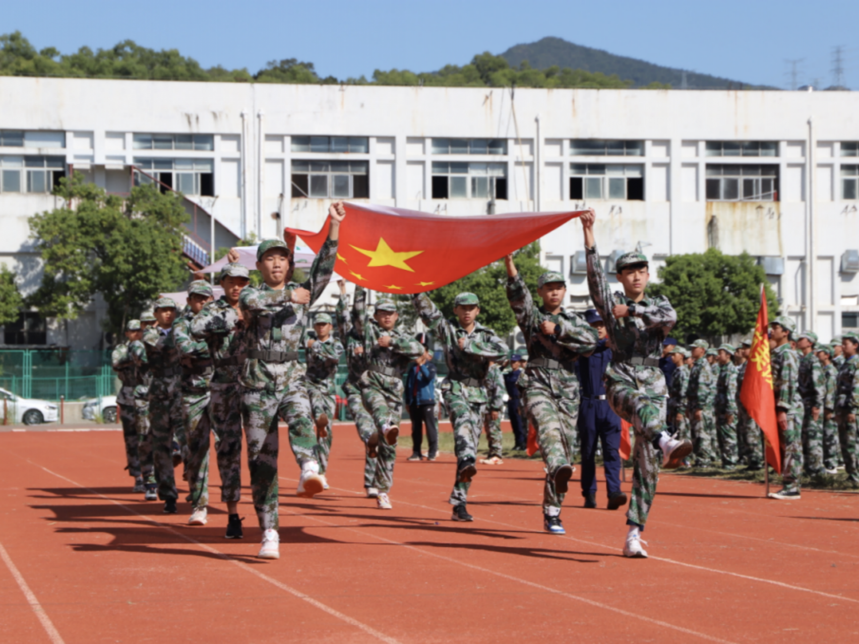 深圳亚迪学校举行国防教育综合实践活动
