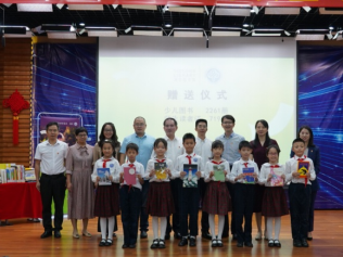 深圳图书馆“青少年阅读基地”走进中科实验学校  