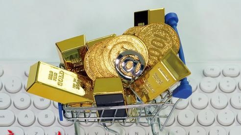 2万元白金镶钻手表竟是合金！法院：商家三倍赔偿