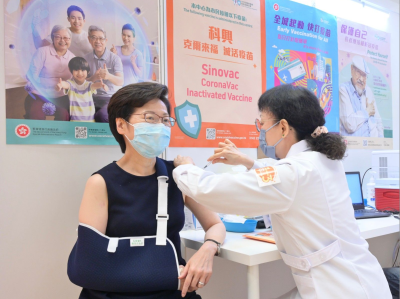 香港特首林郑月娥接种第三剂科兴疫苗 呼吁市民尽快接种