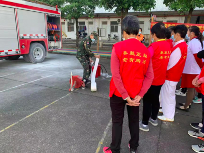 龙城嶂背社区：组织长者体会消防演练