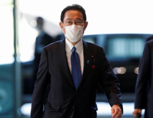 日本首相岸田检阅自卫队 强调强化对敌基地攻击力