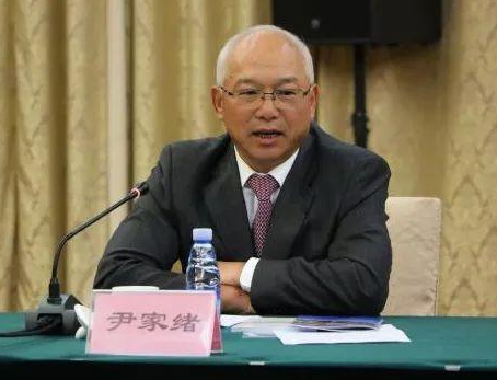 检察机关依法对尹家绪涉嫌受贿、为亲友非法牟利一案提起公诉