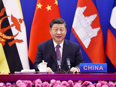 习近平出席并主持中国-东盟建立对话关系30周年纪念峰会，正式宣布建立中国东盟全面战略伙伴关系
