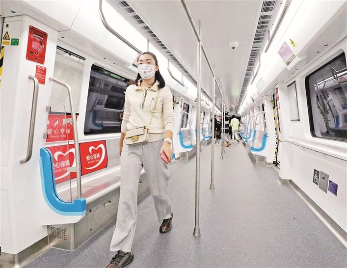 深圳首条无人驾驶地铁开始“试跑”