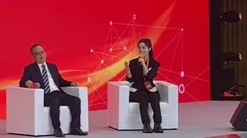 薇娅现身中国网络媒体论坛大湾区峰会，为大湾区“带货”
