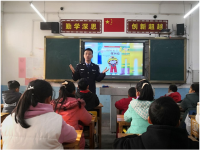深圳边检支教民警在广西三江组织小学师生开展消防安全演练  
