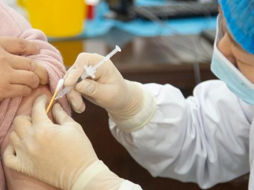 国家卫健委：全国逾11.93亿人完成新冠疫苗全程接种