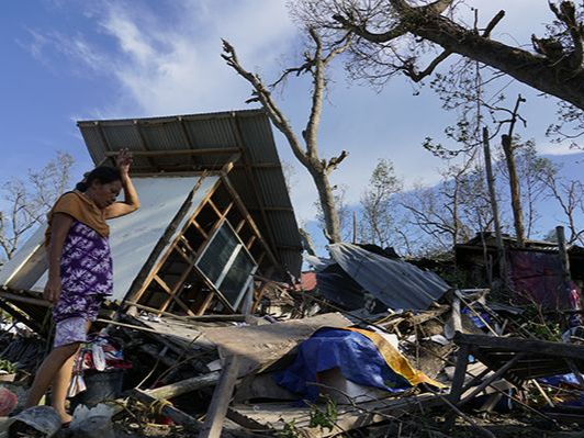 台风“雷伊”已致菲律宾75人死亡，超30万人逃离家园