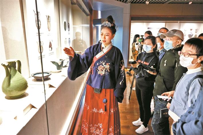 明代宫廷用瓷在深圳博物馆展出