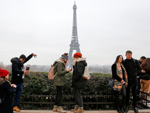 法国禁止往返英国的非必要旅行，以遏制奥密克戎的传播速度