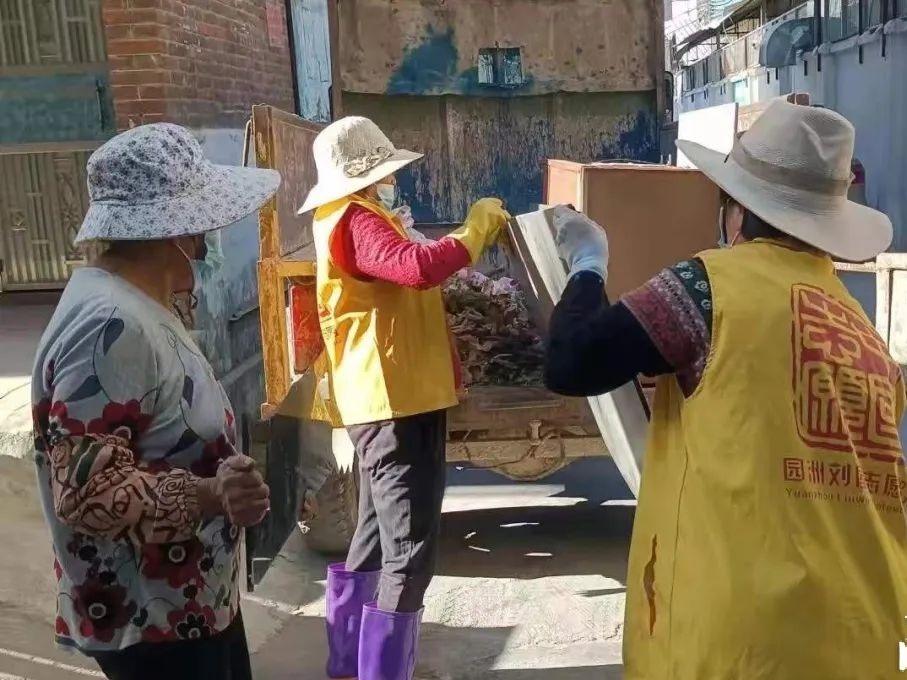 红马甲“擦”亮市容新颜值！惠州博罗园洲常态化开展环境综合整治