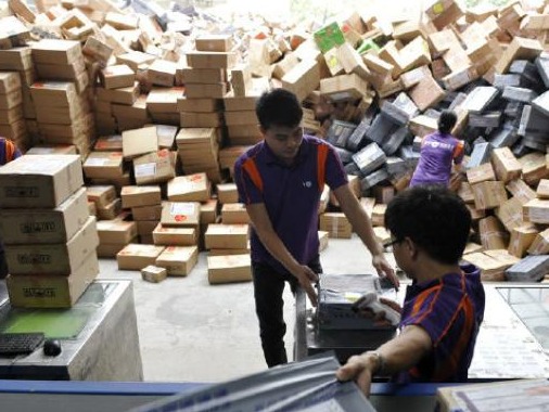 中国拟修法明确：快递员等新业态劳动者参加和组织工会的权利 