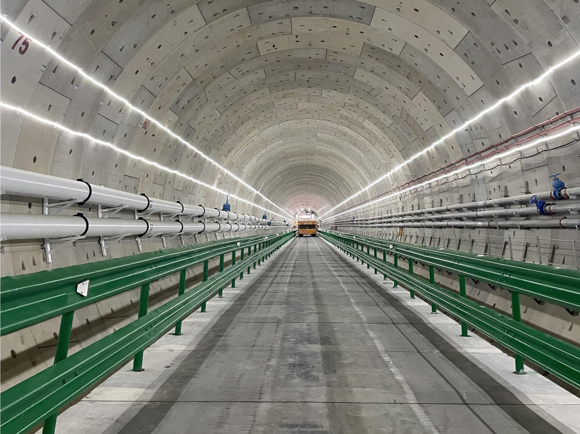 ​妈湾跨海通道隧道月底正式“入海”！跨海通道右线盾构施工突破500米