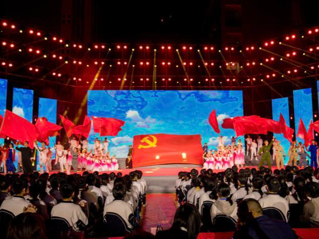 宝安“西中”784位非专业“演员”，带来震撼的沉浸式党史学习教育演出
